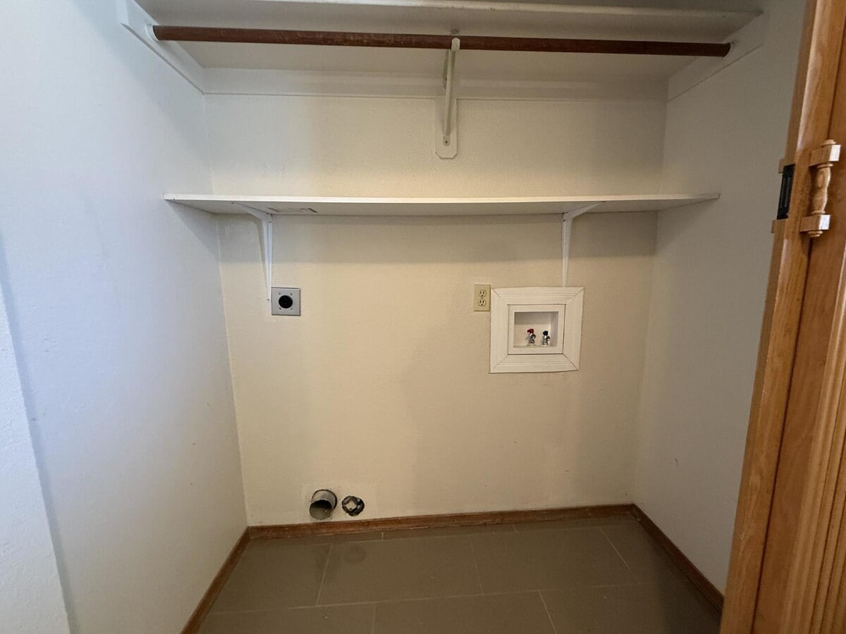 Photo - Pending 2 bed 2.5 bath great location BHCRENT.COM Unit 10