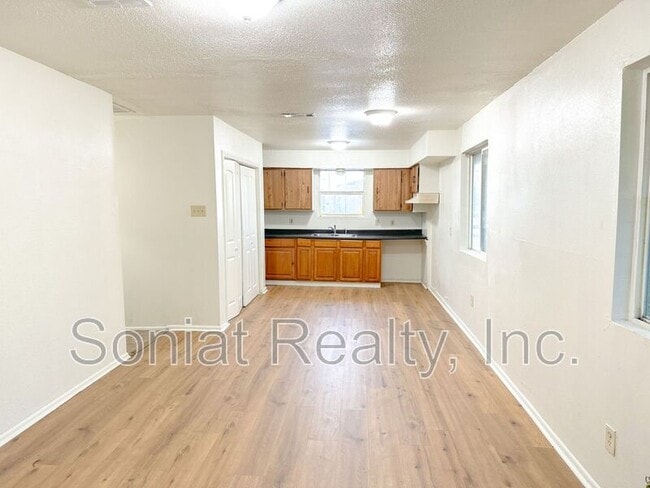 Photo - 15516 Dwyer Blvd