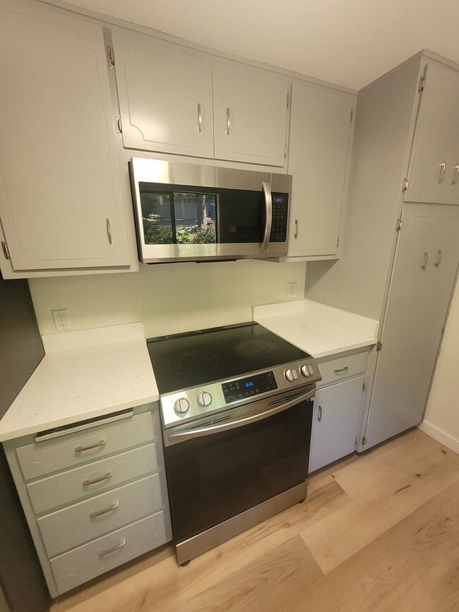 Photo - Lovely South Hills home, 4BD/3BA, Available early June!