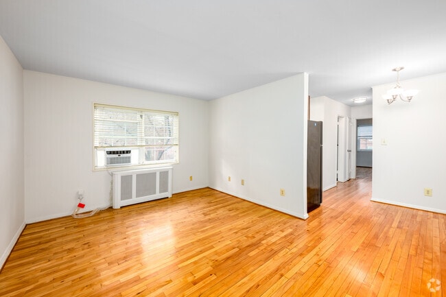 1BR, 1BA - 482SF - Living Room