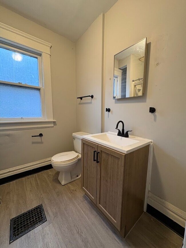 Photo - 96 Hall St Unit 2