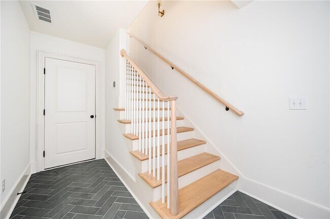 Photo - 50 Bass St SE