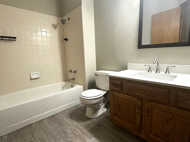 Photo - 1317 N 159th St