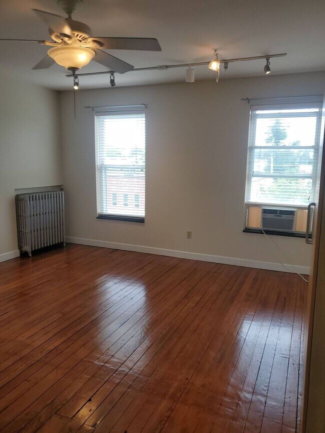 Photo - 713 W 33rd St Unidad 713 W. 33rd St. - 3