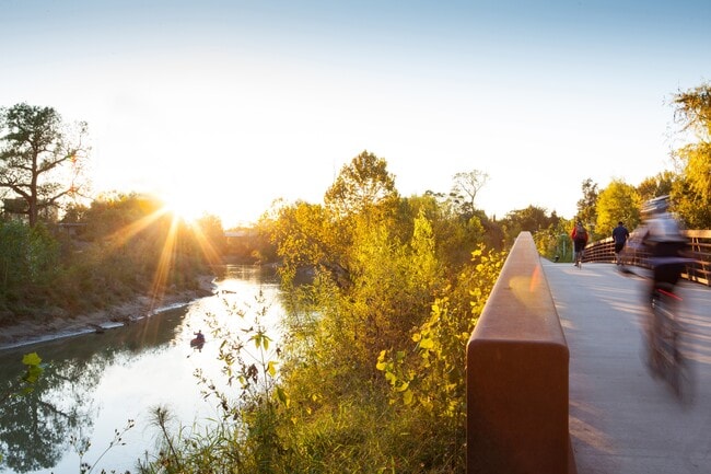 Explora el parque Buffalo Bayou a pasos de Memorial Heights - Memorial Heights