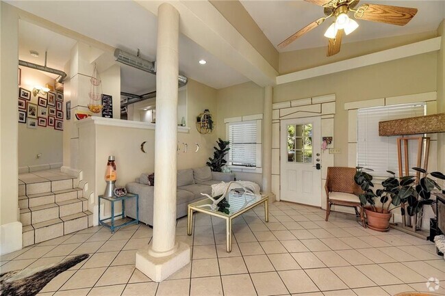 Building Photo - 1712 Lakeshore Dr Unit A Rental