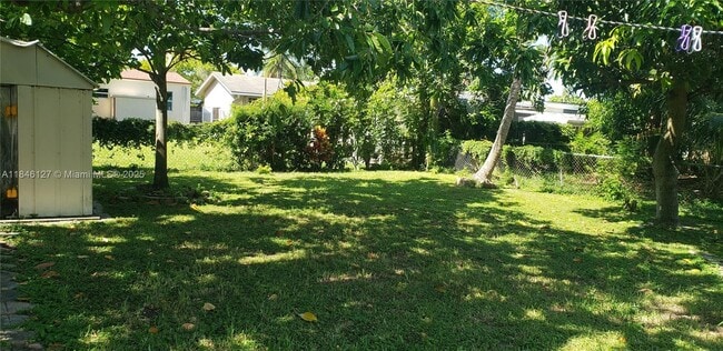 Photo - 2835 Plunkett St