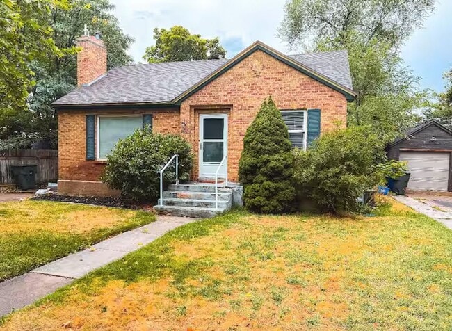 Building Photo - Iowa Unit Whole House