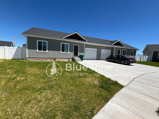 Building Photo - 5760 Wildrose Ave