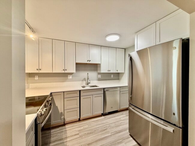Building Photo - 215 Winter St Unit 4L