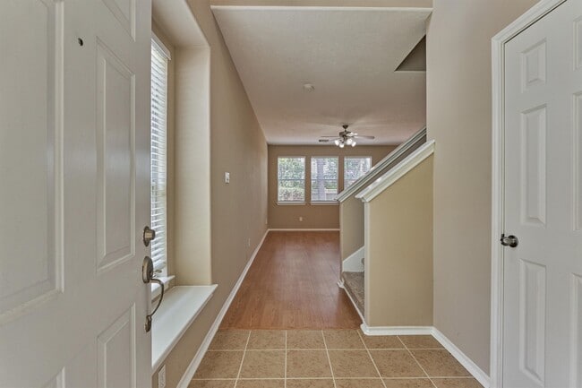 Photo - 106 E Stedhill Loop