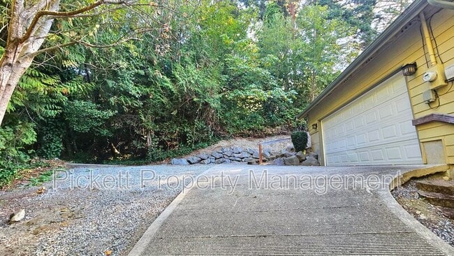 Photo - 1330 Corbet Dr