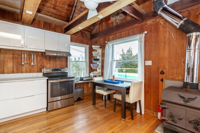 Photo - 324 Gerard Dr