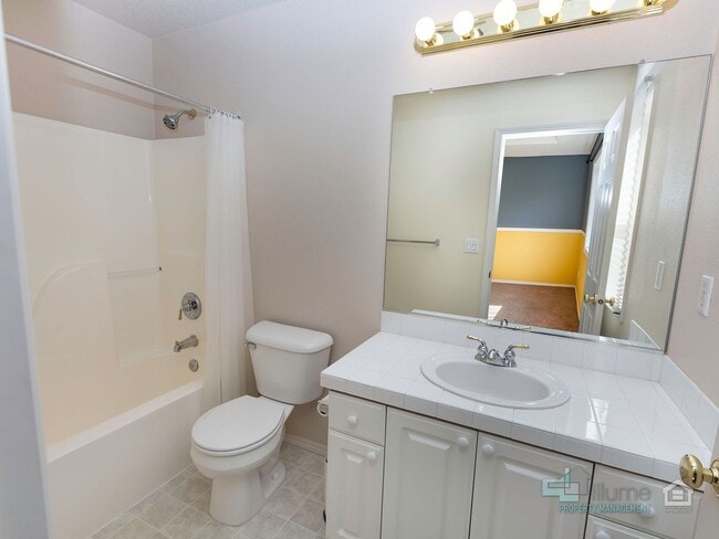 Photo - 2 Bedroom, 2.5 Bath Close to Nike and Intel!