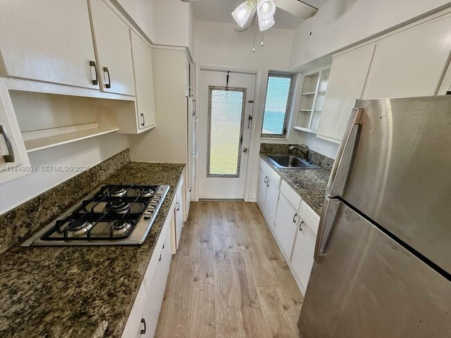 Building Photo - 7921 East Dr Unit 17