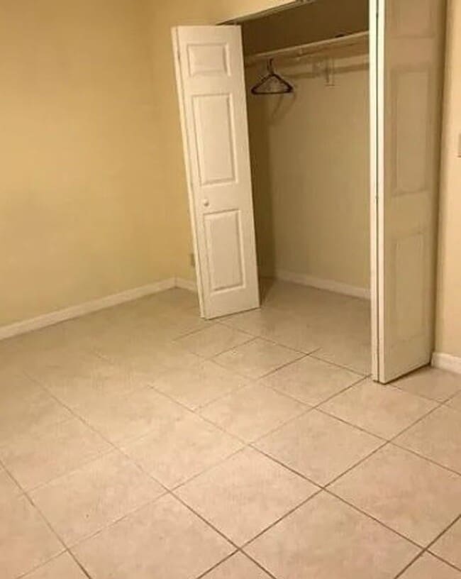 Photo - 2 bed 1 bath with 900 sf. Great location b...