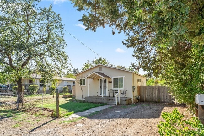 Building Photo - Fully Updated 2/1-Directly Across From 20t... Rental