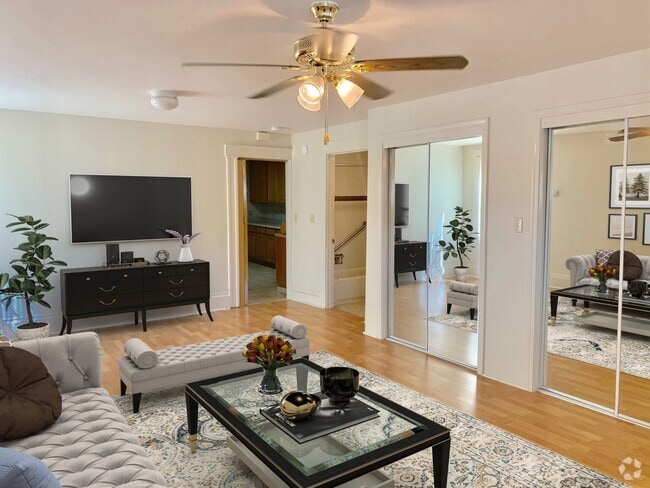 Building Photo - 2715-2717 West St Unit 2715 Rental