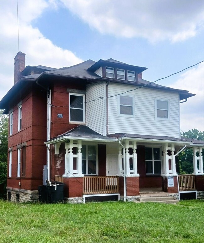 Building Photo - 3636 Reading Rd Unit 3636-2
