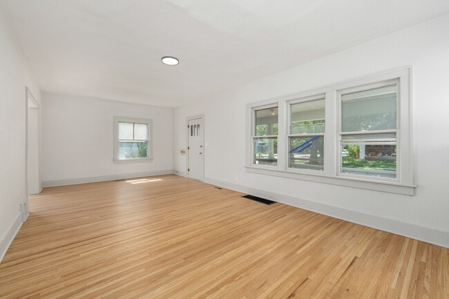 Photo - 156 S Estelle St