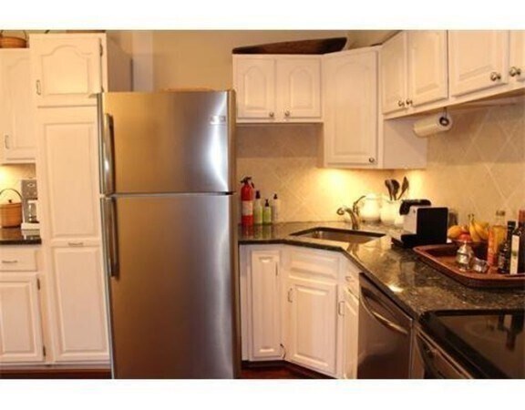 Building Photo - 232 Beacon St Unit 4