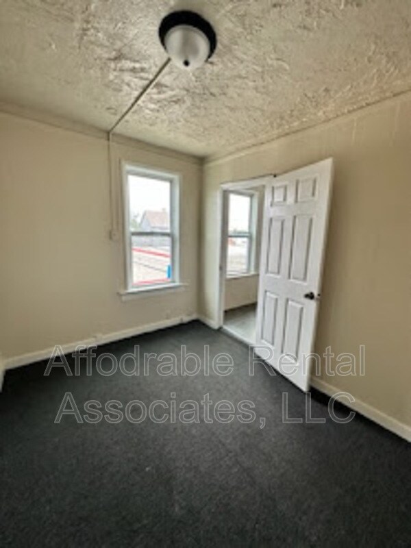 Photo - 124 W Kassner Pl Unit Upper