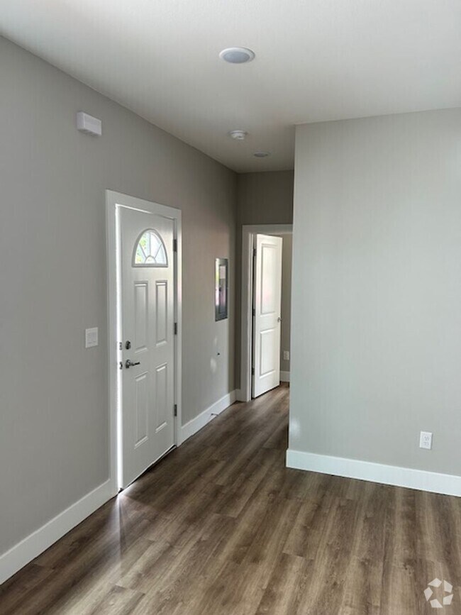 Building Photo - Brand New- Single Level 1 Bedroom Rental