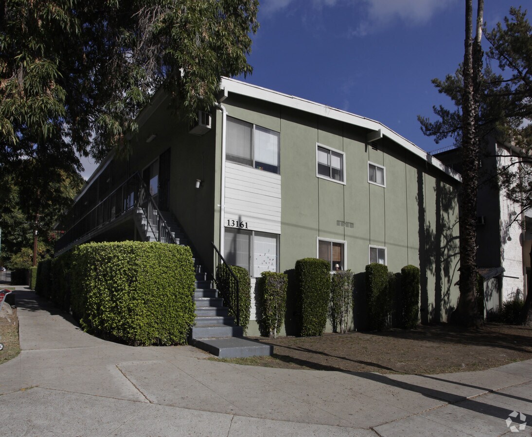 Photo - 13161 Oxnard St Apartments