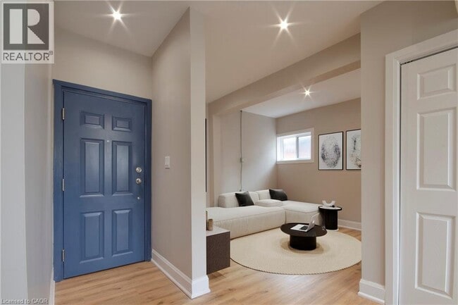 Photo - 540 King St E Unit A6