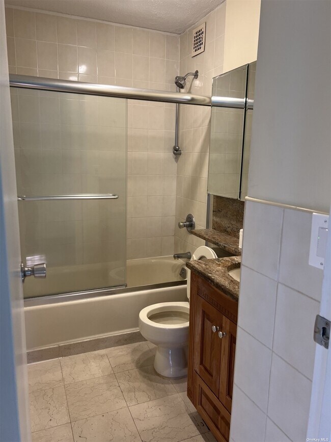 142 Main St Condo Unit 2 F Condo for Rent in Mineola, NY