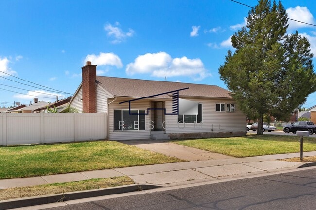 Building Photo - Washington Terrace 2 Bedroom Home!