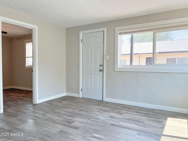 Photo - 1125 E Devonshire Ave Unit 2