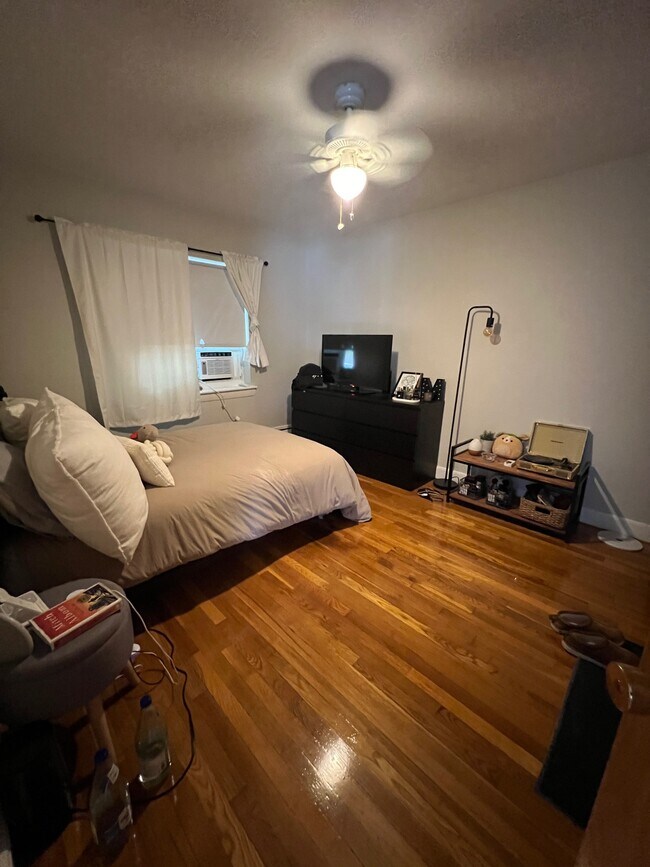 Photo - 136 Chiswick Rd