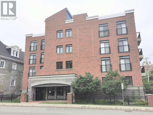 Photo - 456 King Edward Ave Unit 407