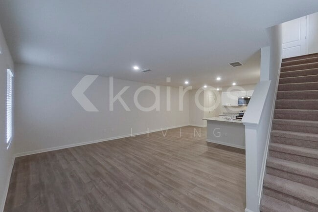 Photo - 528 Ivy Brook Way
