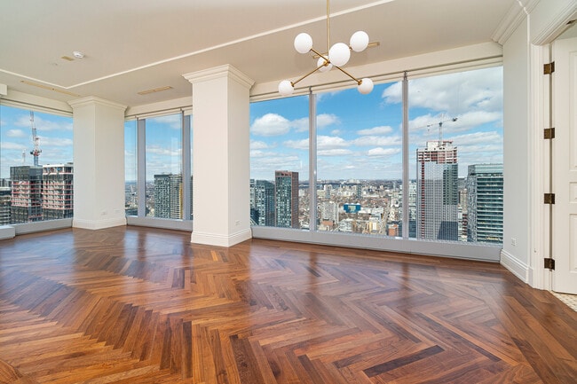 Photo - 183 Wellington St W