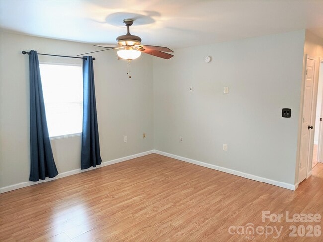 Photo - 322 Clover St