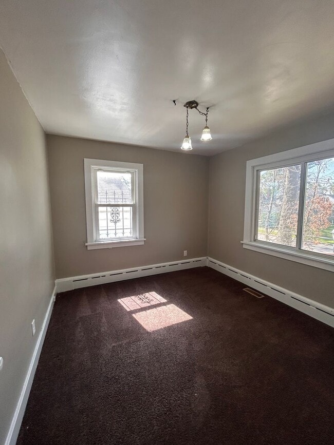 Photo - 301 W Foster Pkwy