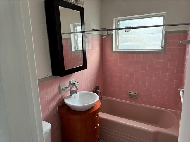 Photo - 304 SE 4th Ave