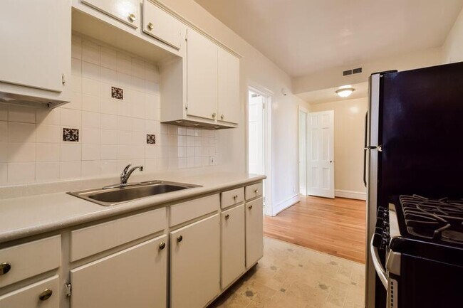 Photo - 71 Sheridan Dr NE