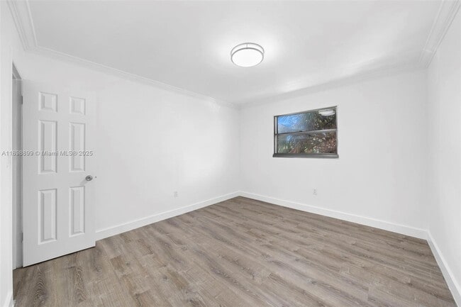 Photo - 4335 NW S Tamiami Canal Dr Unidad 111