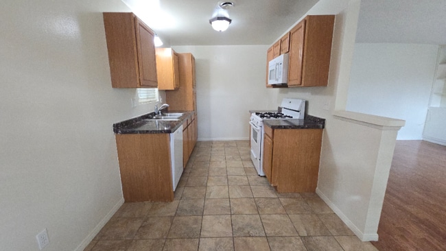 Photo - 553 E Lemon Ave Unit 4