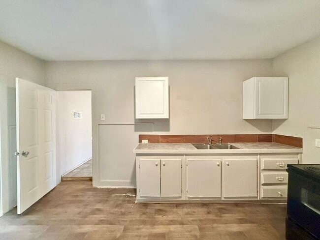 Photo - Charming 2-Bedroom 1-Bathroom Unit!