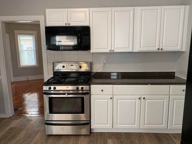 Building Photo - 19 Topliff St