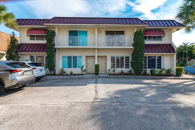 Photo - 584 SE 20th Ave Unit 2