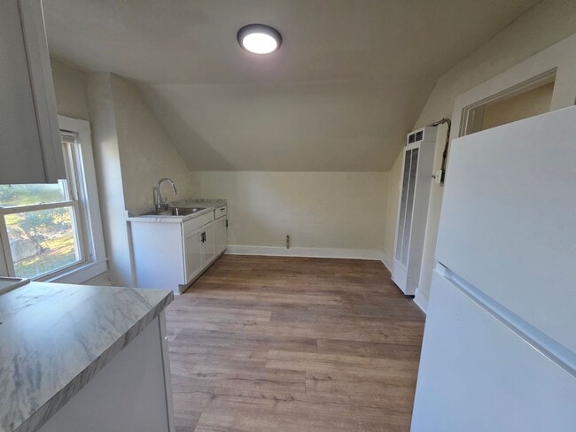 Photo - 124 S Lake St Unidad Upper Rear