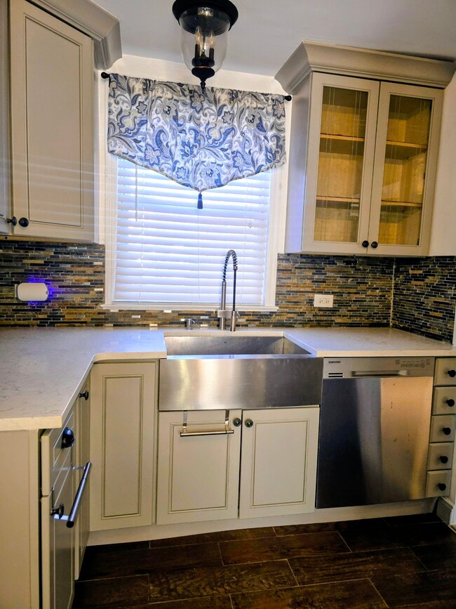 Building Photo - 310 N High St