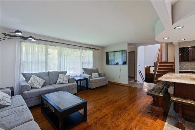 Photo - 33 Half Day Rd