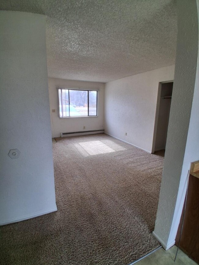 Building Photo - 2904 E 1/2 Rd