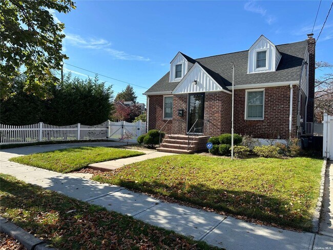 Photo - 84 Scherer Blvd House